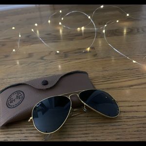 TRADED!⭐️Vintage Timeless Ray-Ban Gold Aviators⭐️